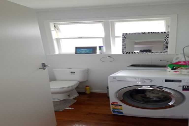 Photo of property in 10 Harding Avenue, Te Atatu South, Auckland, 0610