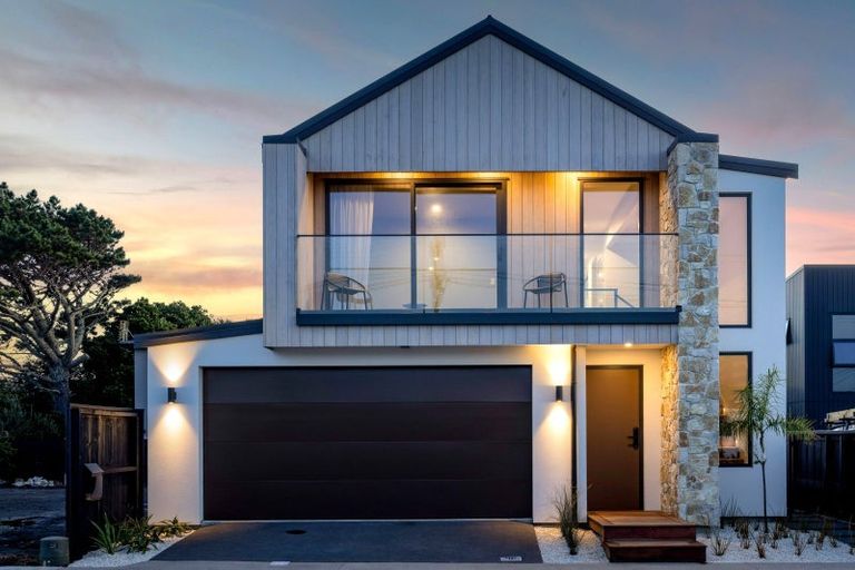 Photo of property in 10 Eliot Street, New Plymouth, 4310