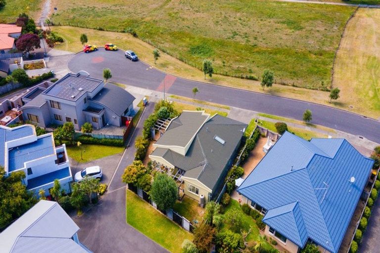 Photo of property in 11 Avion Terrace, Raumati Beach, Paraparaumu, 5032