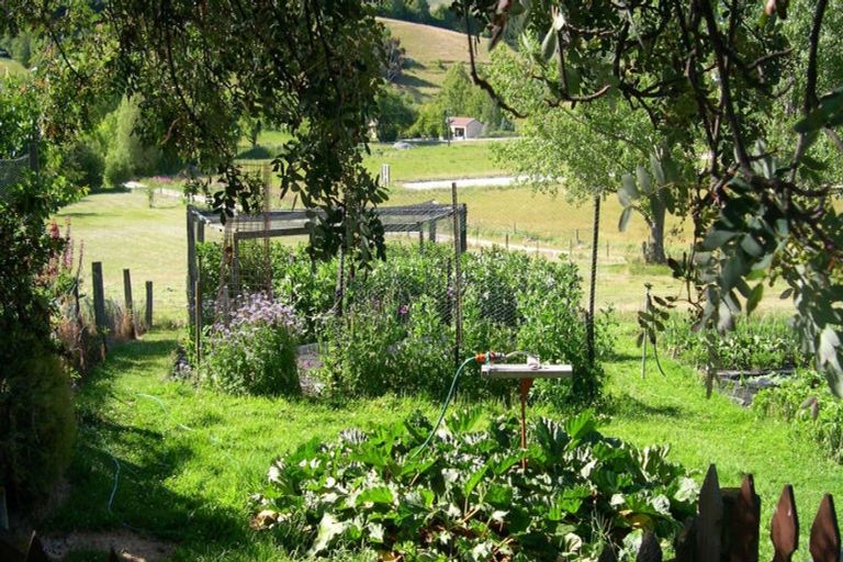 Photo of property in 35 Mountain View Road, Dalefield, Queenstown, 9371