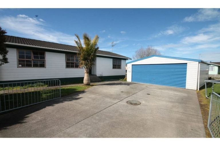 Photo of property in 14 Heathdale Crescent, Papakura, 2110