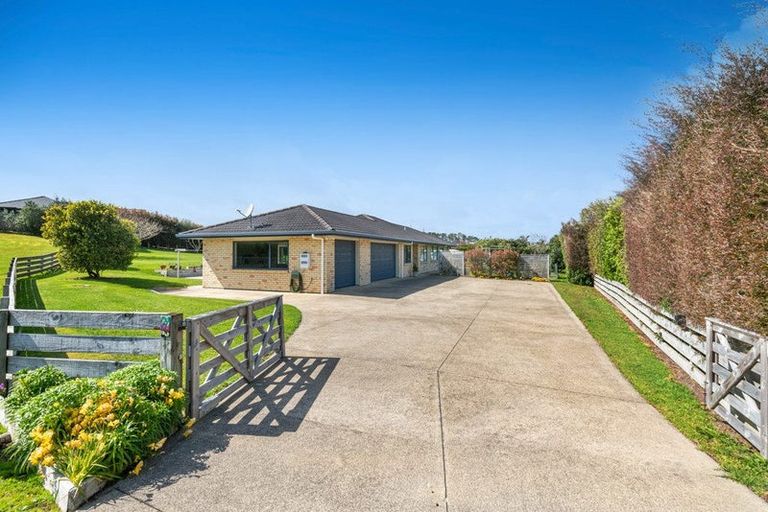 Photo of property in 16 Omana Avenue, Shelly Beach, Helensville, 0874