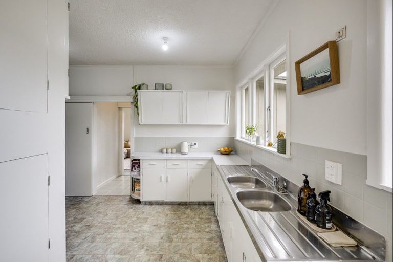 Photo of property in 24 Church Road, Taradale, Napier, 4112