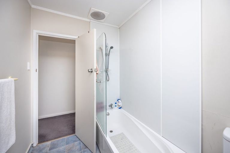 Photo of property in 14a Cliff View Drive, Green Bay, Auckland, 0604