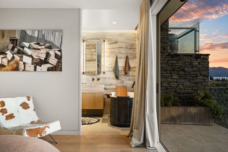 Photo of property in 55e Kent Street, Queenstown, 9300