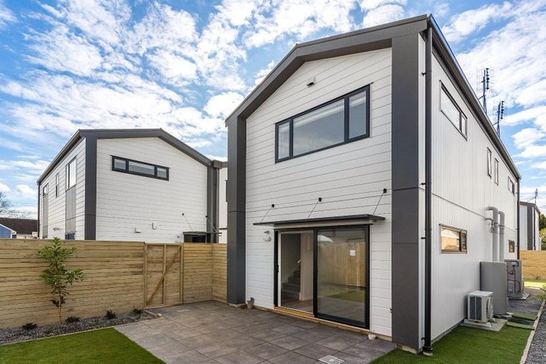 Photo of property in 22b Graham Avenue, Te Atatu Peninsula, Auckland, 0610