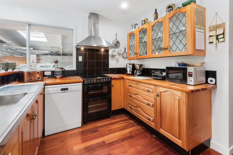 Photo of property in 4 Paparoa Station Road, Paparoa, 0571