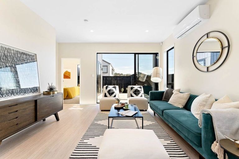 Photo of property in 33 Paretao Street, Massey, 0614