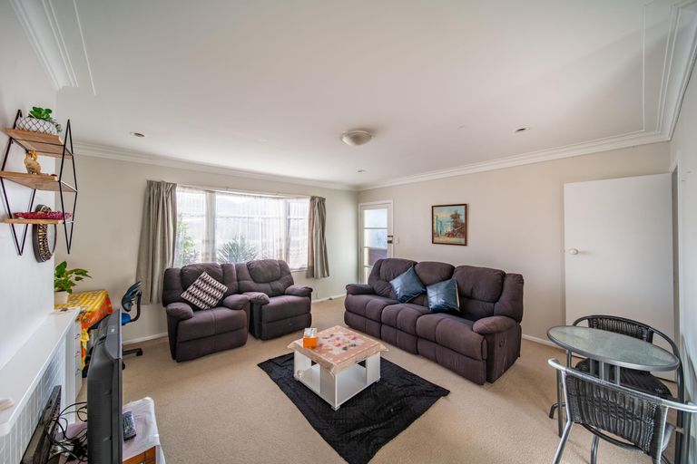 Photo of property in 2/8 Jennifer Place, Papatoetoe, Auckland, 2025