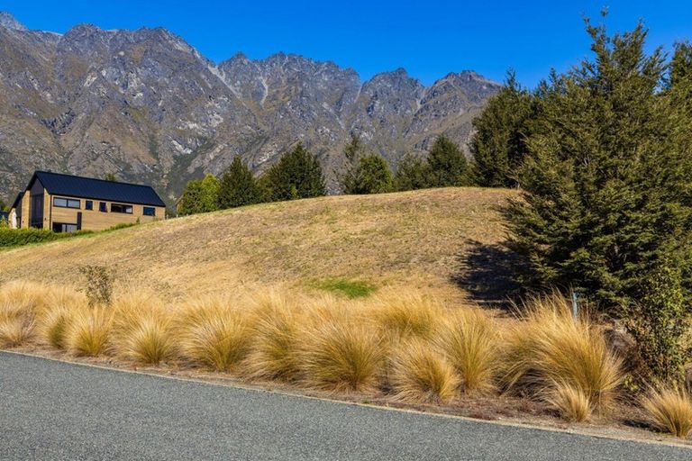 Photo of property in 25 Rannoch Drive, Jacks Point, Queenstown, 9371