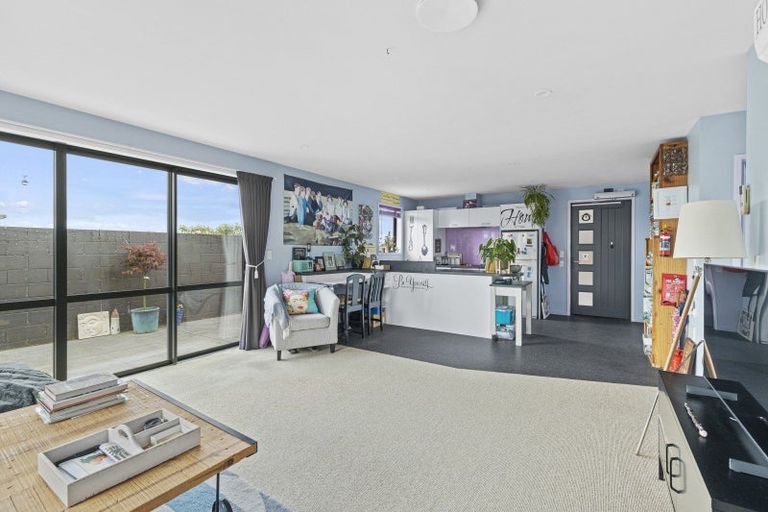 Photo of property in 184 Tukapa Street, Westown, New Plymouth, 4310