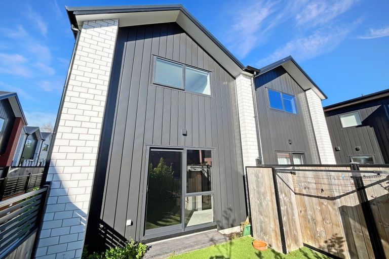 Photo of property in 2/12 Biddle Crescent, Taita, Lower Hutt, 5011