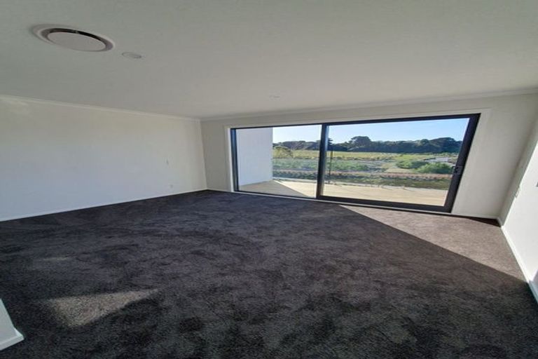 Photo of property in 1 Koreke Close, Kenepuru, Porirua, 5022
