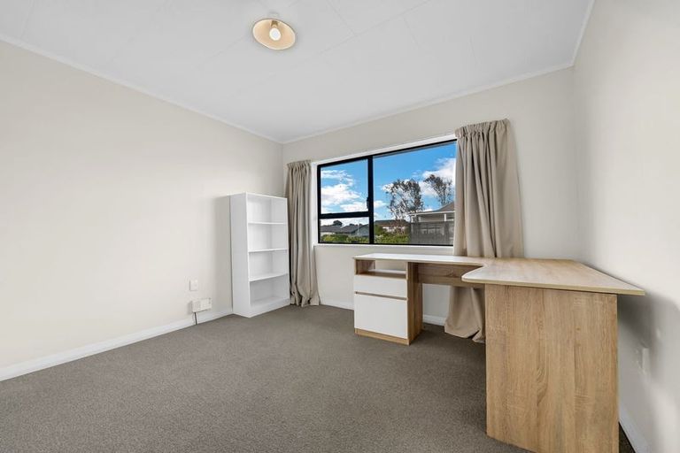 Photo of property in 44a Edgewater Parade, Waiuku, 2123