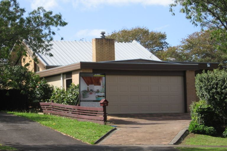 Photo of property in 11 Stansfield Place, Sunnyhills, Auckland, 2010