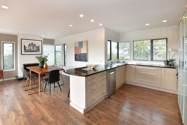 Photo of property in 22 Wentwood Place, Torbay, Auckland, 0630