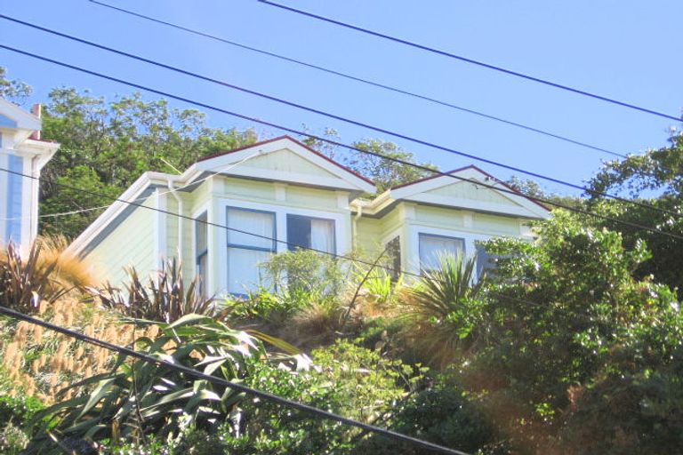 Photo of property in 32 Freeling Street, Island Bay, Wellington, 6023