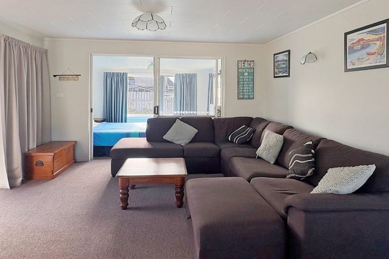 Photo of property in 49 Thomas Place, Foxton Beach, Foxton, 4815