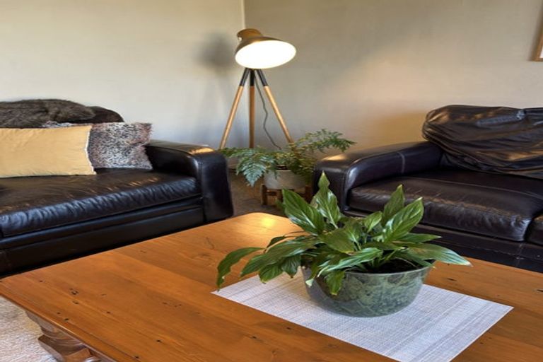 Photo of property in 2/12 Gradwell Place, Two Mile Bay, Taupo, 3330