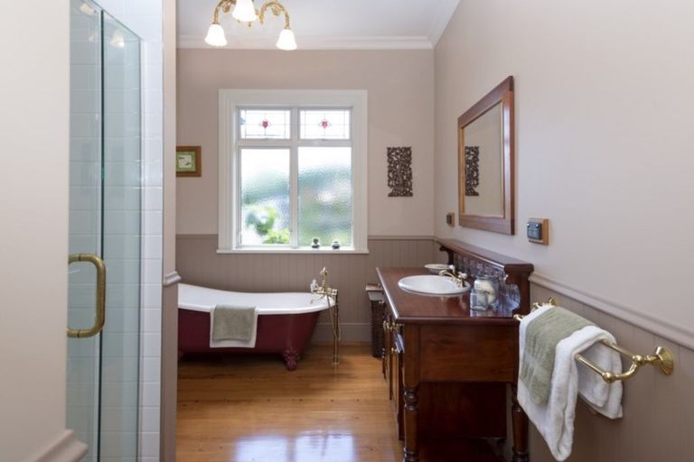 Photo of property in 6 Griggs Road, Whitford, Howick, 2571