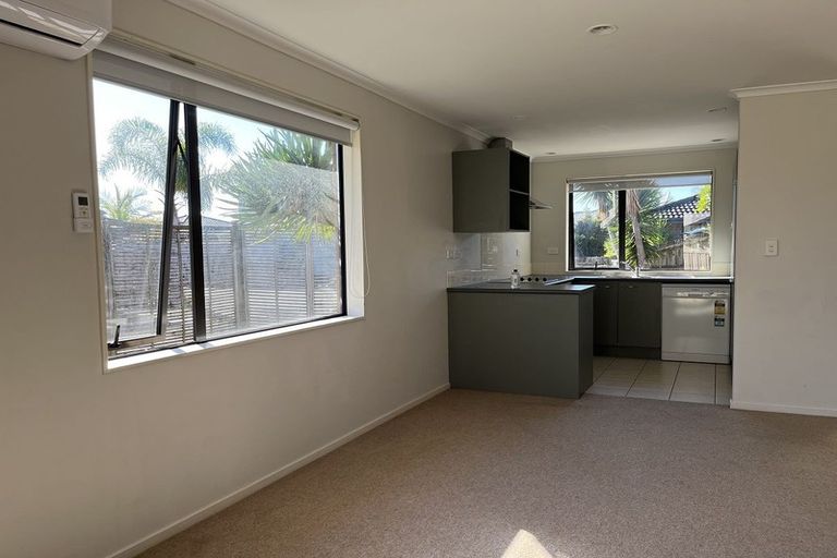 Photo of property in 16 Kanuka Way, Albany, Auckland, 0632