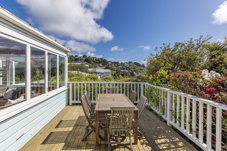 Photo of property in 25 Tai Paku Paku Road, Karaka Bays, Wellington, 6022