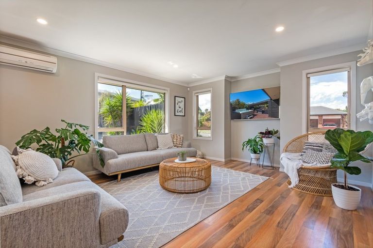 Photo of property in 5 Galea Grove, Kelvin Grove, Palmerston North, 4414