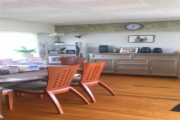 Photo of property in 21 Montana Avenue, Murrays Bay, Auckland, 0630