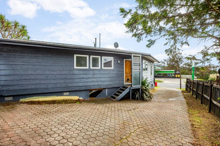 Photo of property in 108 Omapere Street, Whitby, Porirua, 5024