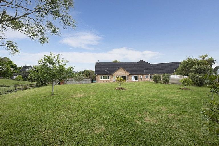 Photo of property in 17 Deacon Road, Riverhead, Kumeu, 0892