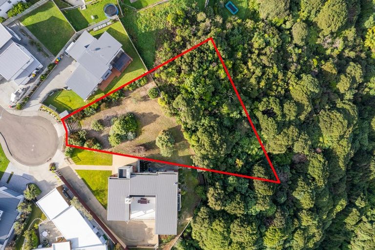 Photo of property in 7 Lily Close, Camborne, Porirua, 5026