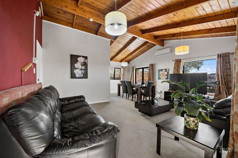 Photo of property in 2/40 Savoy Road, Glen Eden, Auckland, 0602