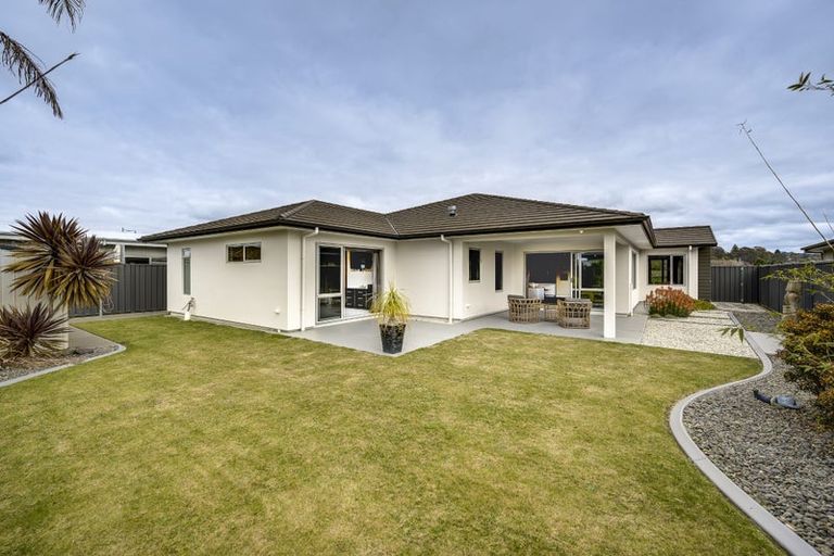 Photo of property in 72 Orotu Drive, Poraiti, Napier, 4112