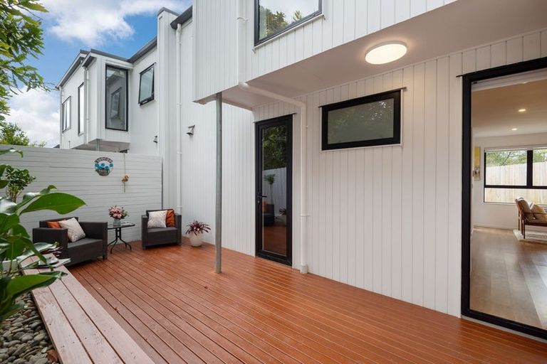 Photo of property in 61a Knights Road, Rothesay Bay, Auckland, 0630