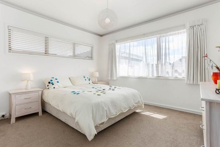 Photo of property in 2/54 Mayfair Crescent, Mairangi Bay, Auckland, 0630