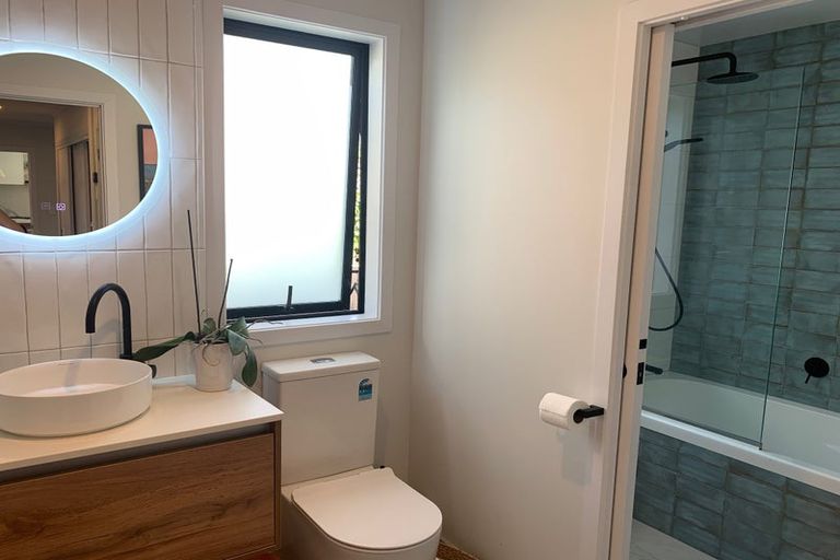 Photo of property in 1 Woodfern Crescent, Titirangi, Auckland, 0604