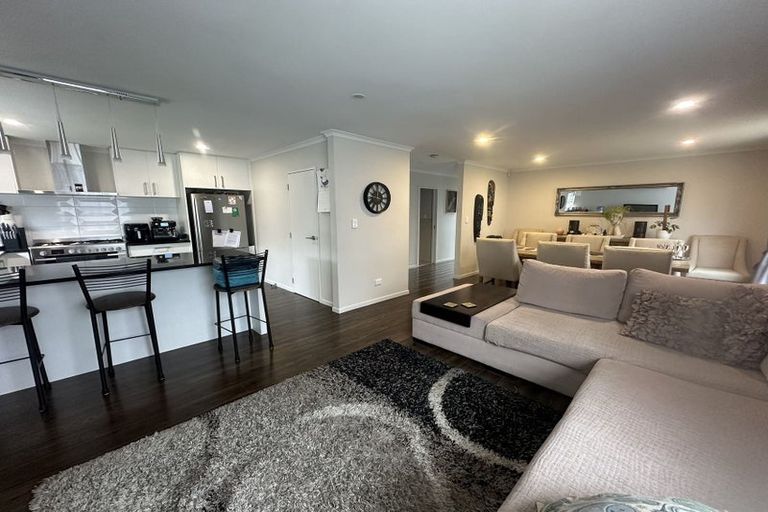 Photo of property in 8 Kato Way, Pukekohe, 2120