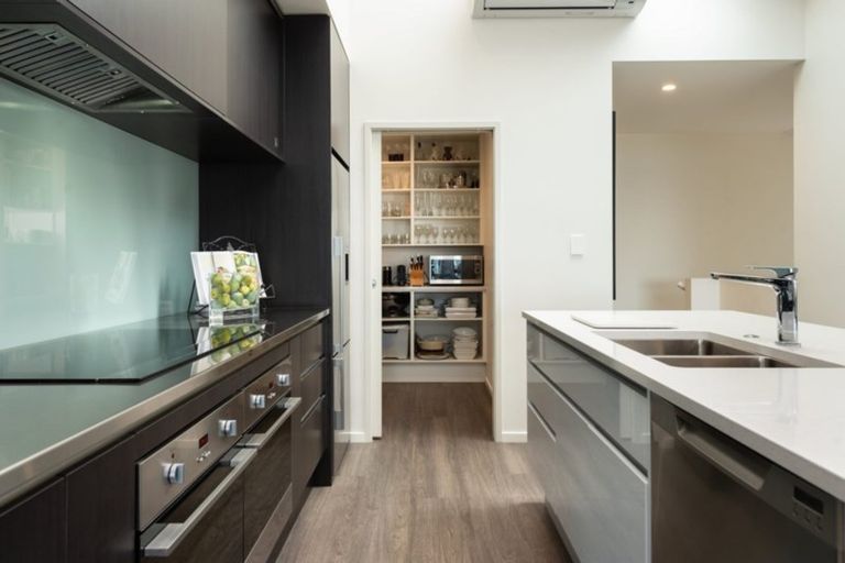 Photo of property in 173 Marine Parade, Mount Maunganui, 3116