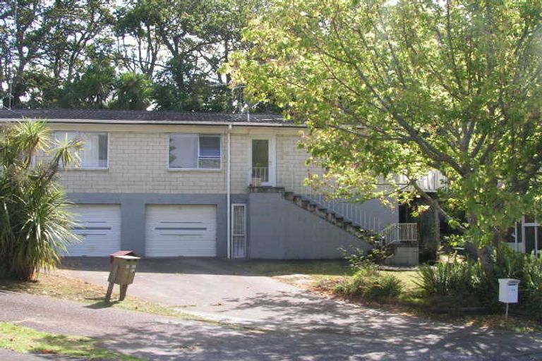 Photo of property in 1/12 Mahuta Grove, Northcote, Auckland, 0627