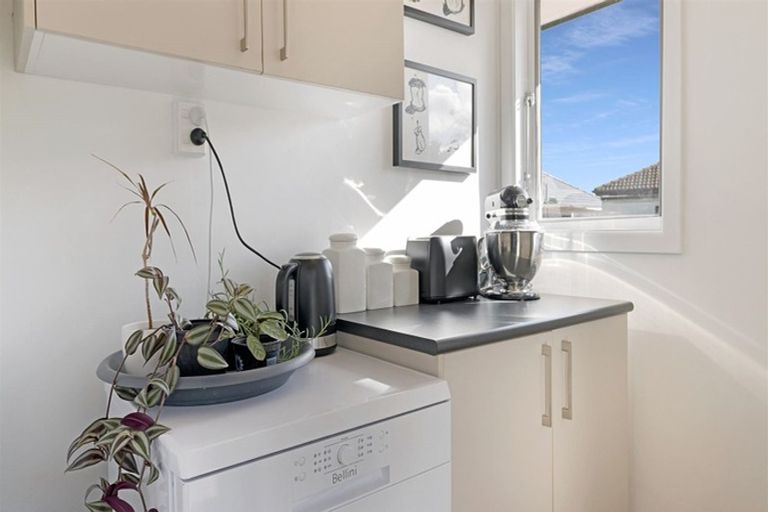 Photo of property in 25 Essex Street, Te Atatu South, Auckland, 0610