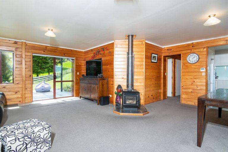 Photo of property in 43 Pinetone Road, Kumeu, 0892