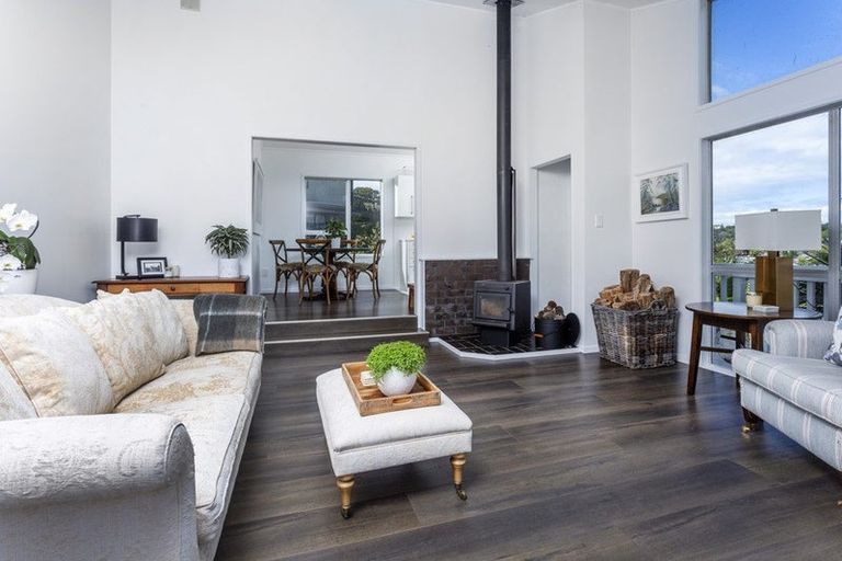 Photo of property in 40 Tree View Avenue, Glenfield, Auckland, 0629