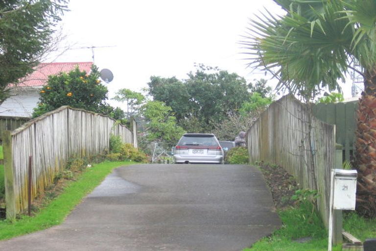 Photo of property in 21 Doone Place, Massey, Auckland, 0614
