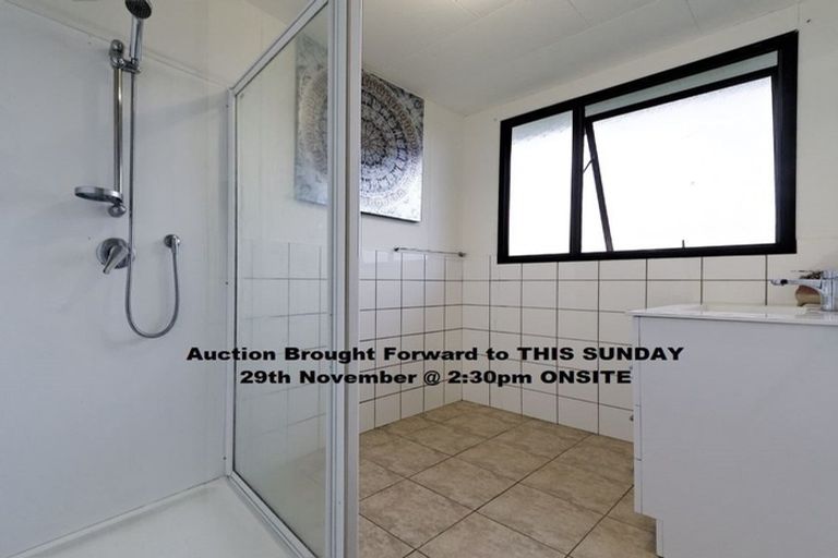 Photo of property in 17 Rehia Road, Massey, Auckland, 0614