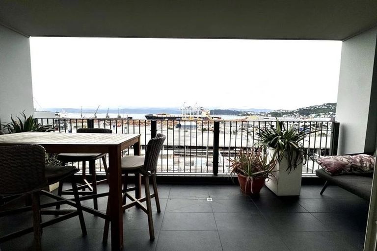 Photo of property in Stadium Garden Flats, 507/107 Thorndon Quay, Pipitea, Wellington, 6011