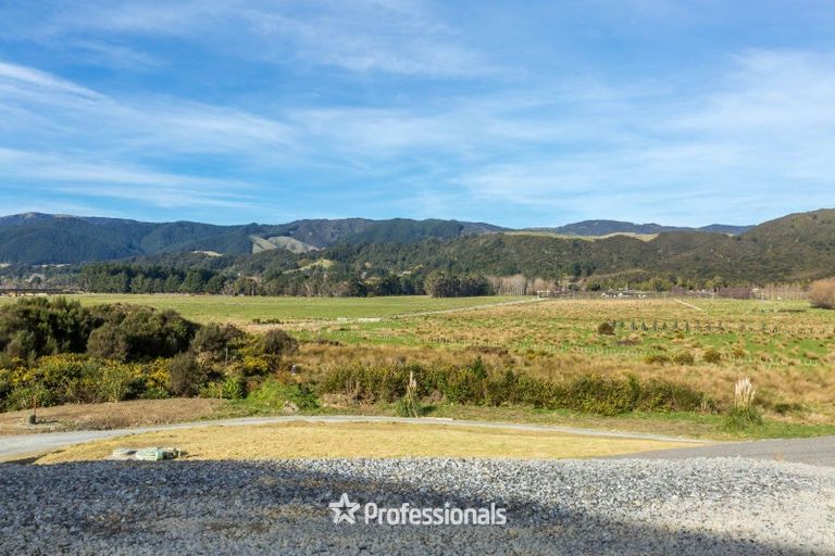 Photo of property in 9 Margaret Mahy Drive, Blue Mountains, Upper Hutt, 5371