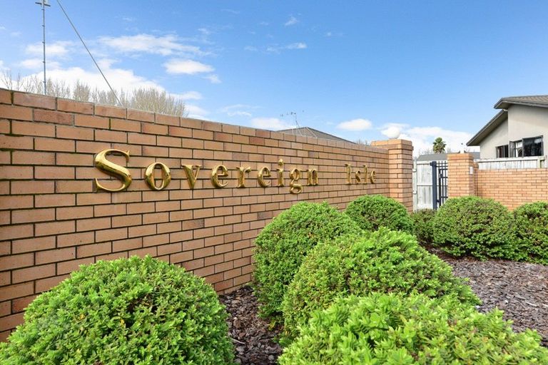 Photo of property in 14 Sovereign Isle Lane, Rototuna, Hamilton, 3210