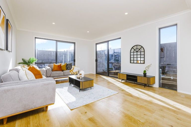 Photo of property in 2 Seagreen Avenue, Rosehill, 2113
