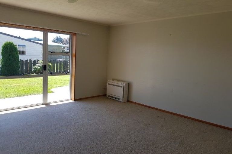 Photo of property in 1 Calder Place, Winton, 9720