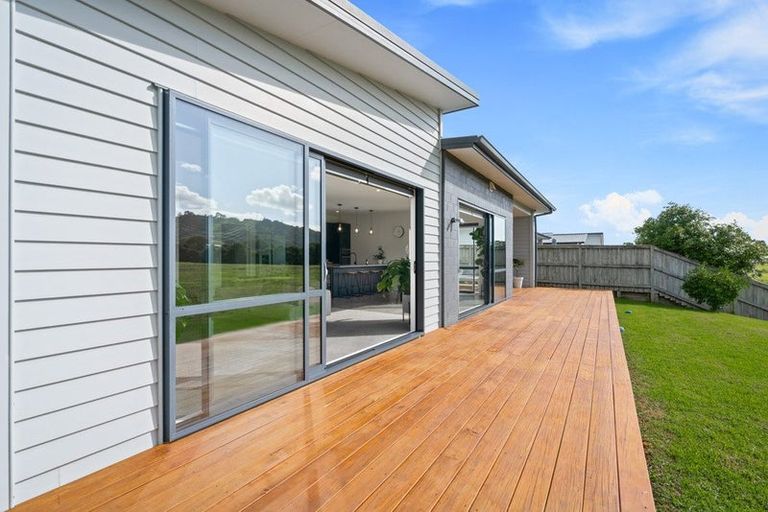 Photo of property in 23 Josh Road, Huapai, Kumeu, 0810